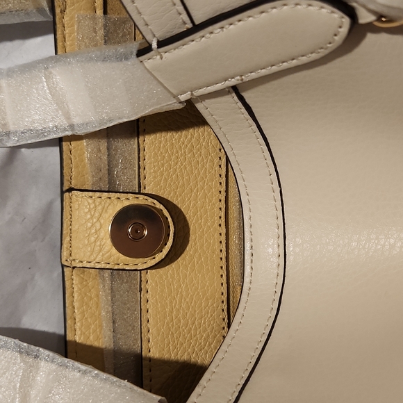 NWT new chalk, vanilla cream Coach bag leather purse (cream/yellow inside) - Picture 10 of 10